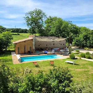 https://gite-campagne-famille-pour-15-piscinejeux-enfantspetanque.midi-pyreneeshotels.com